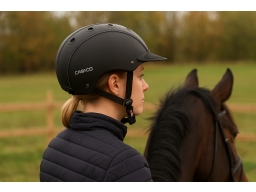 Produktguide testar Casco Choice Turnier Ridhjälm 52-56 cm - Svart