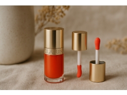 Produktguide testar Clarins Lip Comfort Oil 05 Apricot 7 ml