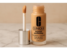 Produktguide testar Clinique Beyond Perfecting Foundation + Concealer CN 52 Neutral 30 ml