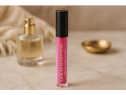 Produktguide testar Gynning Shiny Plumping Lip Gloss 2,7 g Born This Way