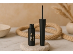 Produktguide testar INIKA Organic Liquid Eyeliner Black 4 ml