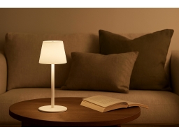Produktguide testar LED-bordslampa Tropea med batteri, sandvit