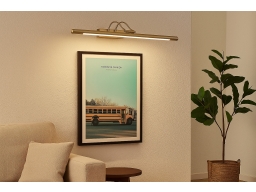 Produktguide testar LED-tavellampa Mailine, omkopplare, mässing