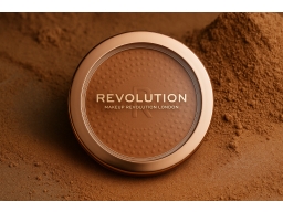 Produktguide testar Makeup Revolution Mega Bronzer 15 g Warm