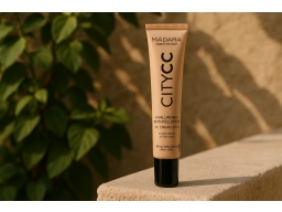Produktguide testar Mádara CITY CC Hyaluronic Anti-Pollution CC Cream SPF15 40 ml Beige