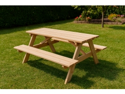 Produktguide testar Nordic Play Picknickbord till barn i lärk