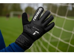 Produktguide testar Reusch Unisex målvaktshandskar Attrakt Solid Junior Black 5