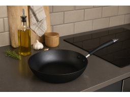 Produktguide testar Ronneby Bruk Lätt Gjutjärn Stekpanna 28 cm
